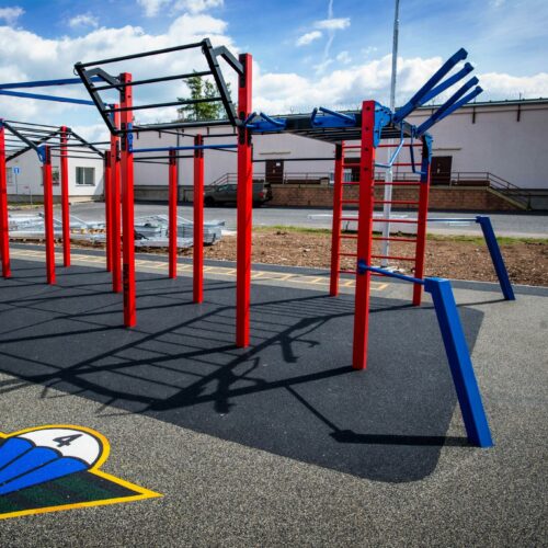 Calisthenics toestel Nippur L+ 18 Deze hoogwaardige calisthenicstoestellen combineert stijlvol design met maximale functionaliteit en is daarmee ideaal voor iedere buitenruimte.